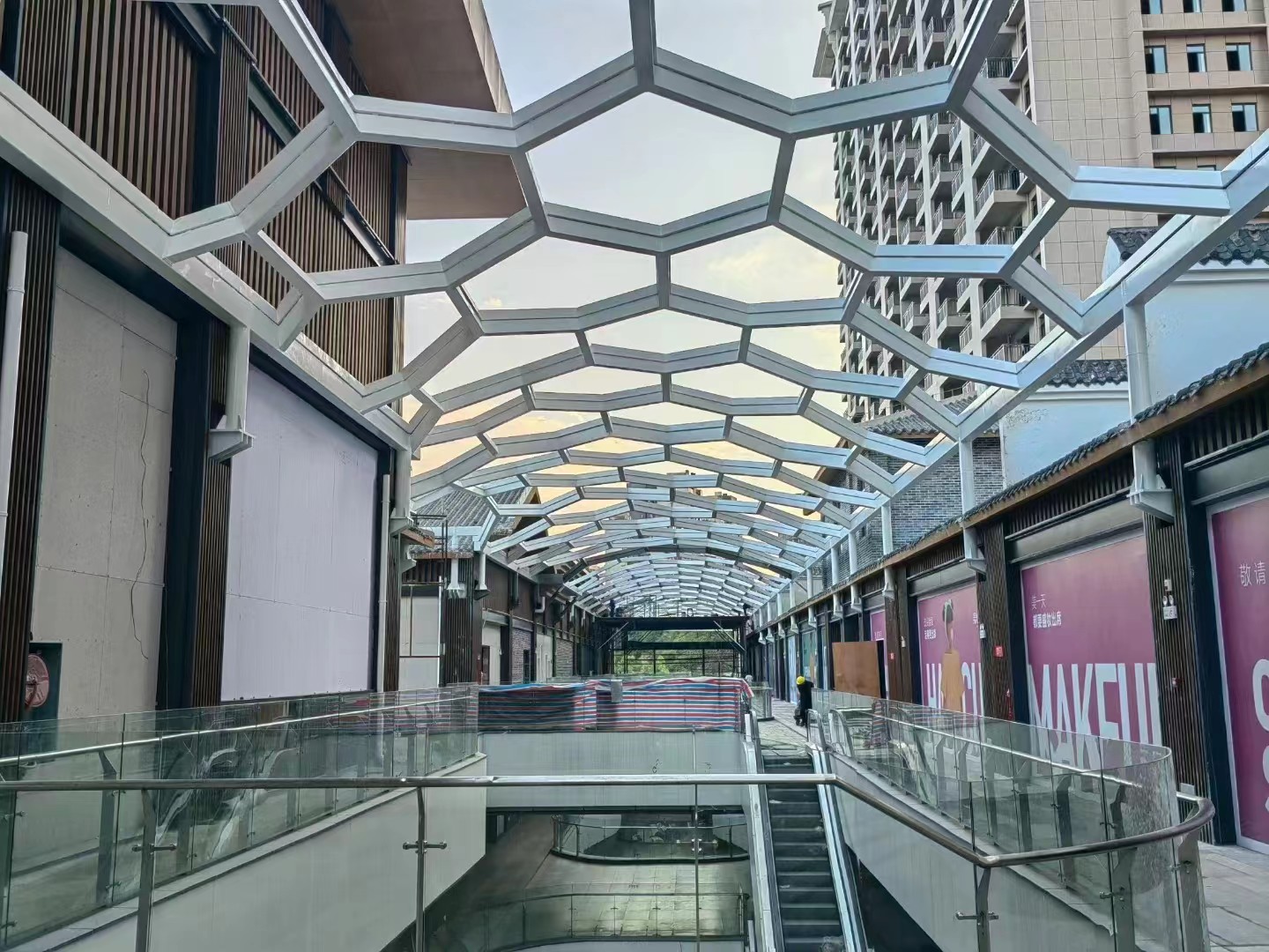 ETFE商业街透视连廊